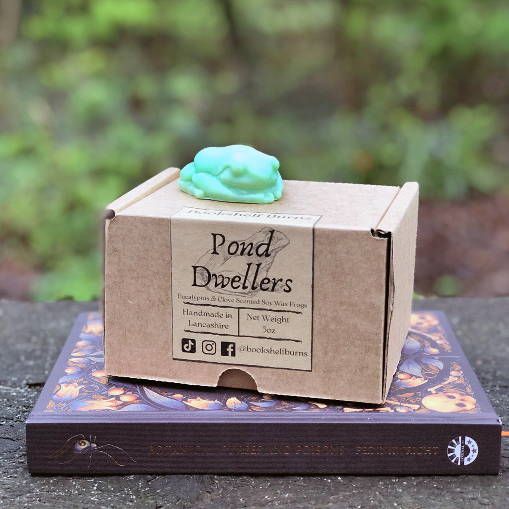 Meet our fantastic frog-familiars! This box of 5 eucalyptus and clove scented soy wax melts are the perfect cleansing scent for your space. From the minds at Bookshelf Burns, this fresh fragrance is perfect for bringing the magic of the outdoors in!