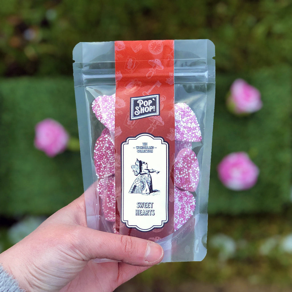 These quaint strawberry flavour candies make the perfect gift for your beloved! Complete with crunchy candy topping, these make the ideal token of your affection this Valentine's Day, or any day! (150g) Gelatine free, no artificial colours or flavourings! Part of our Wonderland Collection, inspired by Alice in Wonderland.