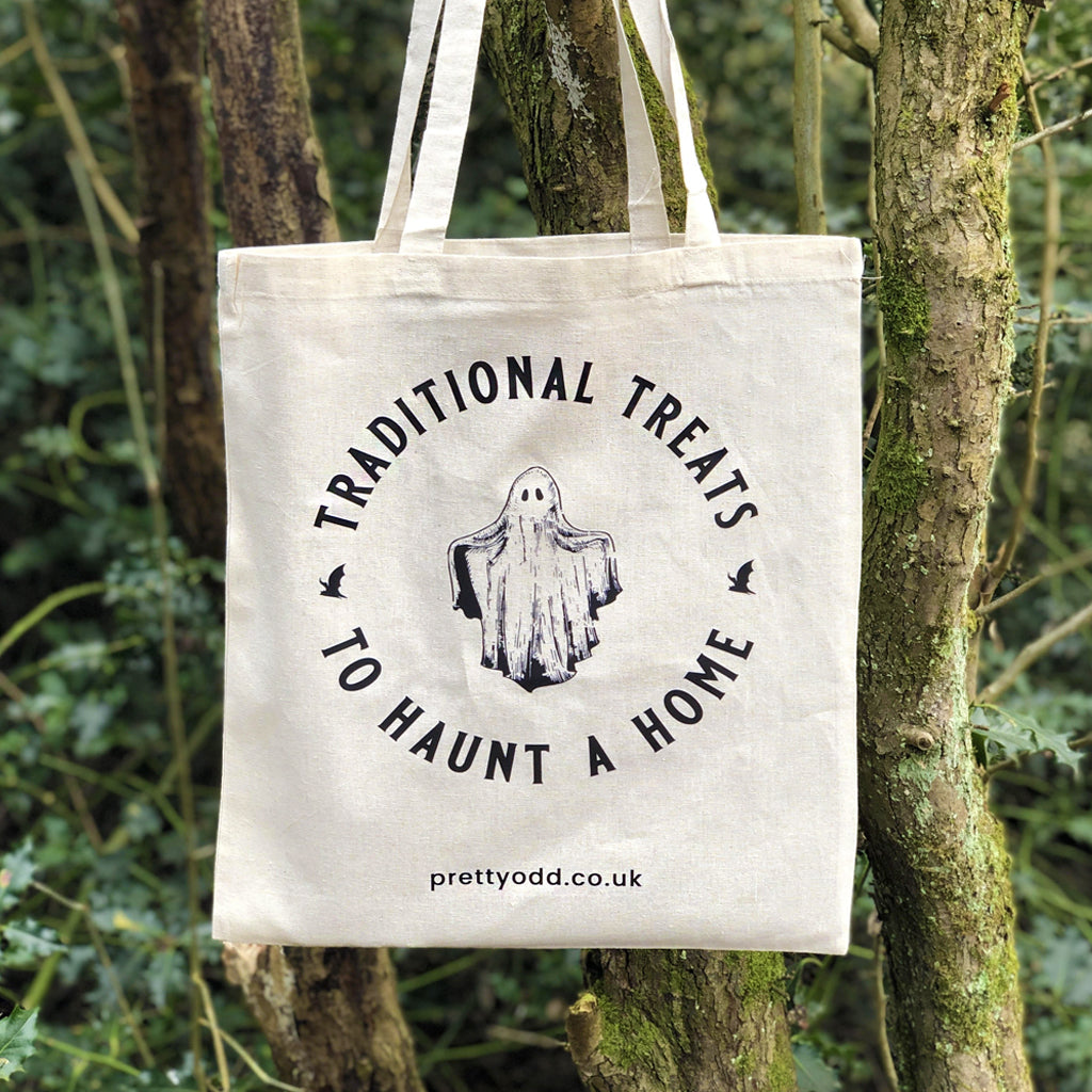 It's boo-tiful! Our 100% cotton, natural-colour tote bags have had a seasonal revamp! Each one is hand-pressed and perfect for all your trick or treat needs! Light enough to stash in your bag as your emergency shopper, or durable enough to use during Autumn days and spooky wintry nights!