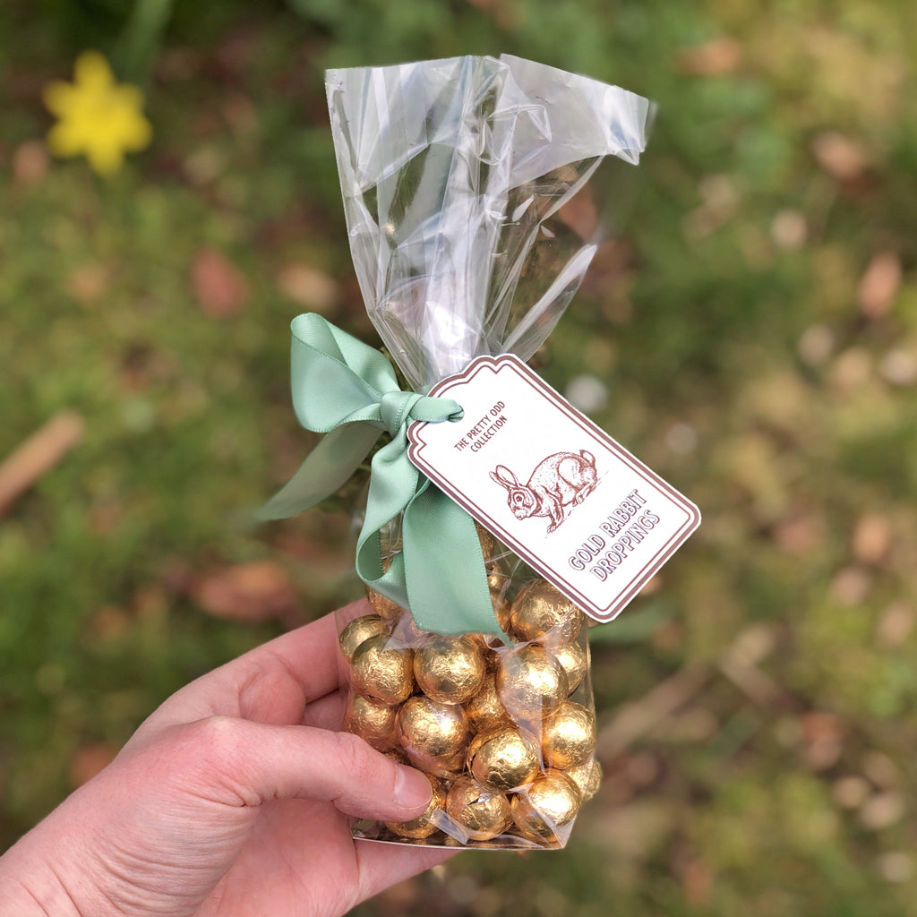 Add some sparkle this spring with these delicious milk chocolate balls wrapped in gold foil (150g) Perfect for a token gift or to jazz up a your Easter basket - these creamy chocolate treats are the perfect gift from the Easter Bunny (we think!)