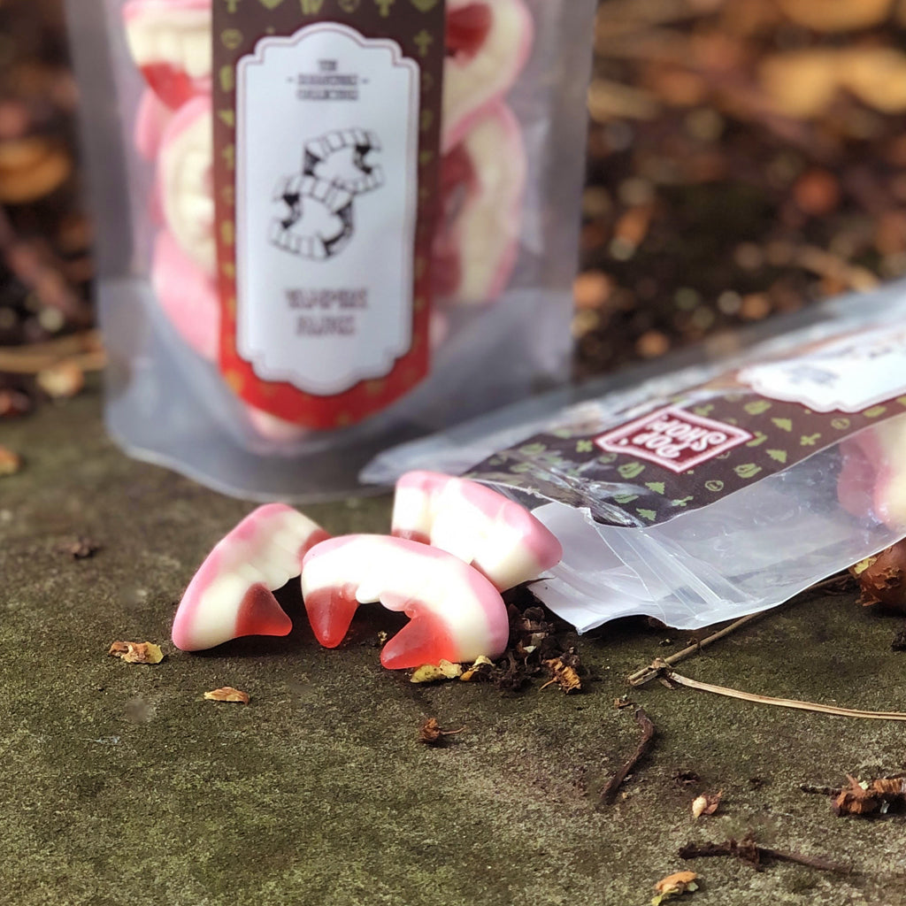 Sink your teeth into these fruit flavour fang-shaped gums. Strawberry, creamy and bloody delicious!