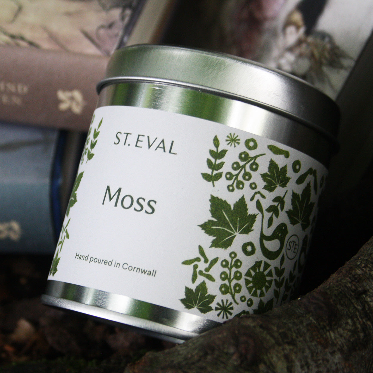 Part of the St. Eval Folk Collection, Moss is a fresh, crisp and earthy scent with deep green woody notes. Inspired by the beauty and magic of Cornish folklore, this scent captures walking through woodlands after rainfall - an enchanting escape from the everyday.